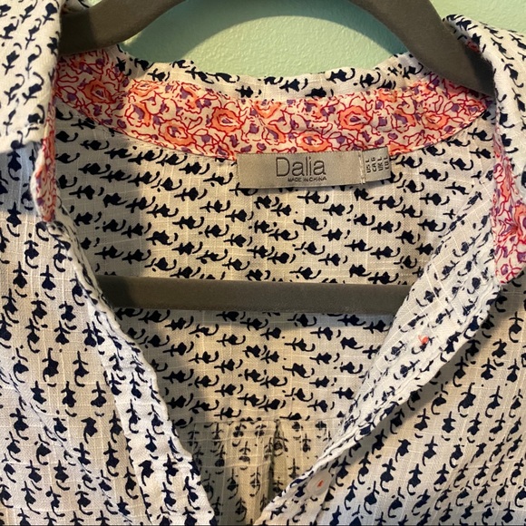 Dalia Button-up Top - Picture 2 of 5